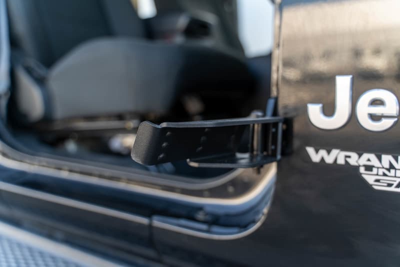 DV8 Offroad Foot Pegs for Wrangler JK/JL & Gladiator Hinged Anti-Slip Pair - Image 3