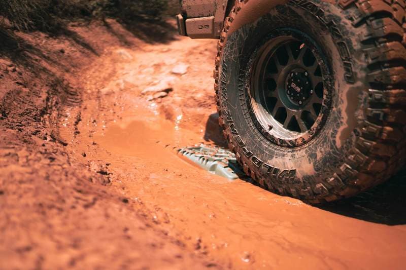 DV8 Offroad Traction Boards Reinforced Nylon 10-Ton Capacity with Carry Bag - Image 4