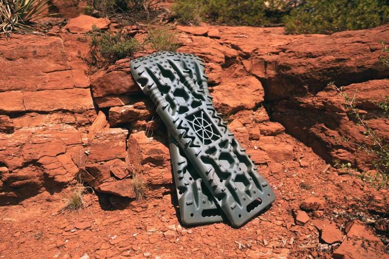 DV8 Offroad Traction Boards Reinforced Nylon 10-Ton Capacity with Carry Bag - Image 5