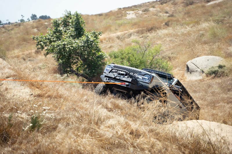 DV8 Offroad Elite Series 8 Ton D-Ring Shackles with Chromoly Pin for Recovery